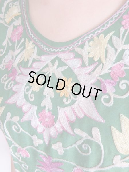 画像10: グリーン色刺繍いっぱいノースリーブワンピ【送料無料】 (10)