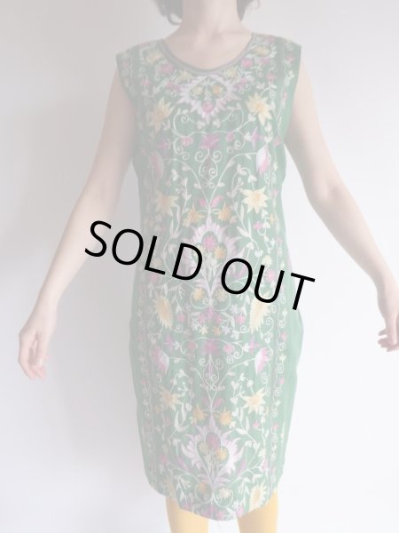 画像5: グリーン色刺繍いっぱいノースリーブワンピ【送料無料】 (5)
