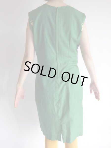 画像7: グリーン色刺繍いっぱいノースリーブワンピ【送料無料】 (7)