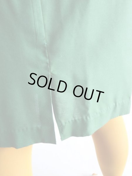 スリット上に手直しの跡あり