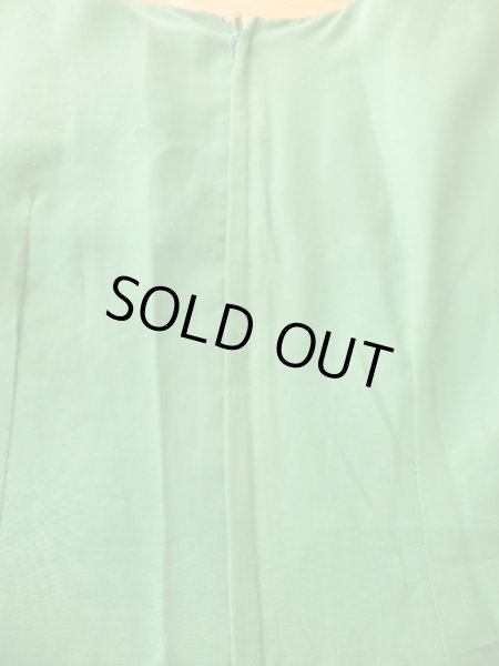 背中部分などに少し変色がみられます