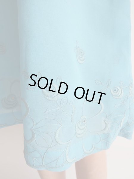 画像10: お仕立て品*お花刺繍のキレイな水色ワンピ【送料無料】 (10)