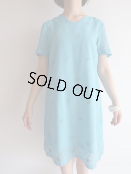 画像4: お仕立て品*お花刺繍のキレイな水色ワンピ【送料無料】 (4)