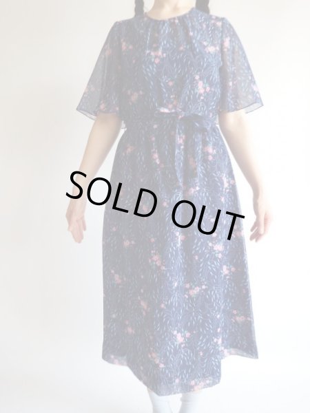 画像3: 未使用*フレアースリーブの濃紺花柄ワンピ【送料無料】 (3)