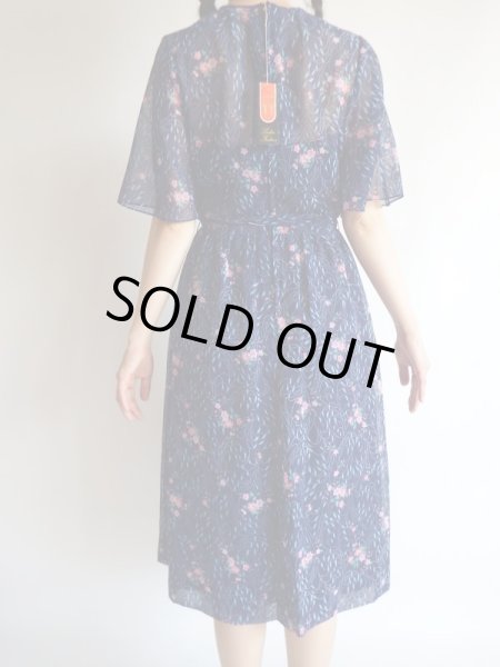 画像5: 未使用*フレアースリーブの濃紺花柄ワンピ【送料無料】 (5)