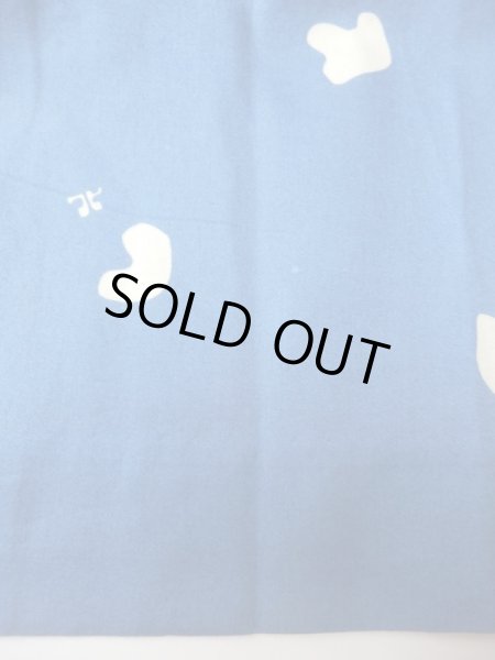 後ろ身裾上辺りに点薄シミあり