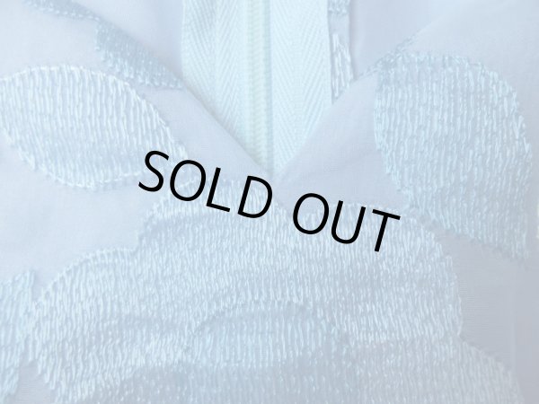 ネック中心部分、少し裂けあり