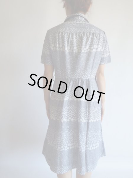 画像5: ブルーグレー色白花柄半袖ワンピ (5)