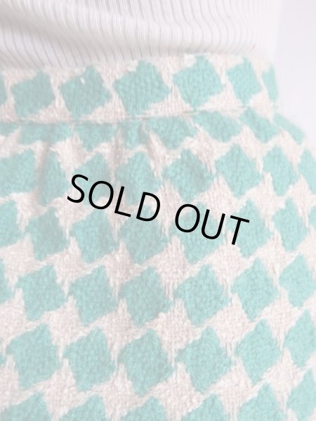 薄シミ箇所あり