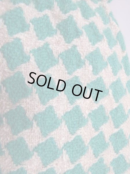 薄シミ箇所あり