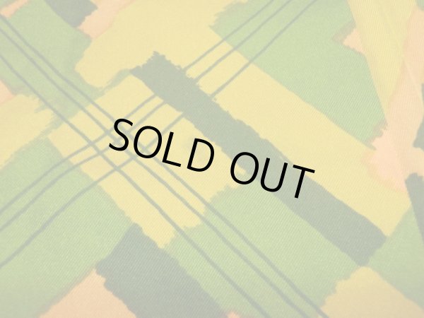 前身スカート左側に薄汚れあり