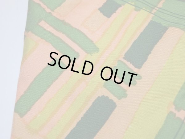 前身スカート左側に薄汚れあり