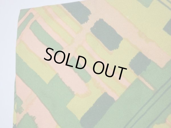 右袖口に薄汚れあり