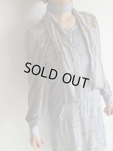 画像6: 未使用*ストール付きブルーグレー色草花模様ワンピ【送料無料】 (6)