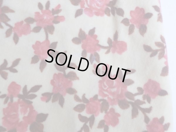 前身スカート左側に白っぽい汚れあり