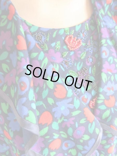 画像8: ビーズ刺繍入りのブルー系花柄ワンピ【送料無料】 (8)