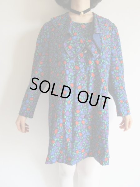 画像4: ビーズ刺繍入りのブルー系花柄ワンピ【送料無料】 (4)