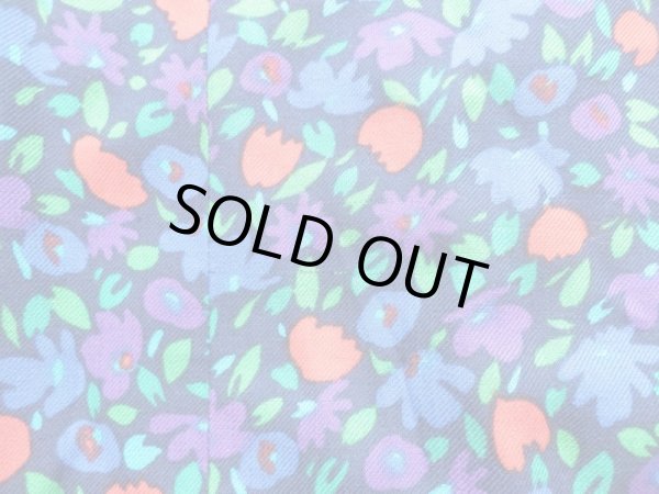 後身スカート部分に横糸ツリあり