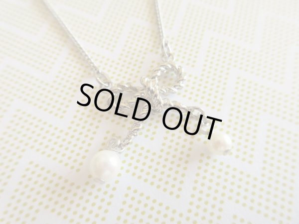 画像2: ゆらゆらパール付きリボンネックレス (2)