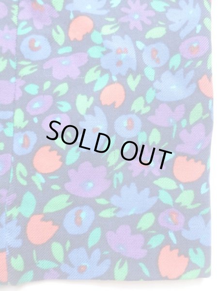 前身スカート左側に糸ツリあり