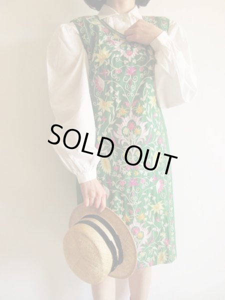 画像3: グリーン色刺繍いっぱいノースリーブワンピ【送料無料】 (3)