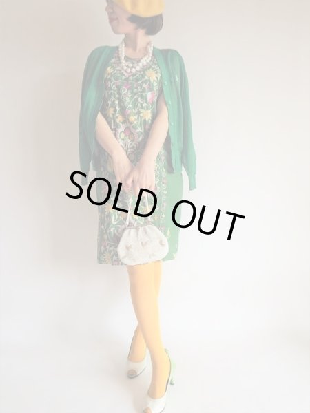 画像4: グリーン色刺繍いっぱいノースリーブワンピ【送料無料】 (4)