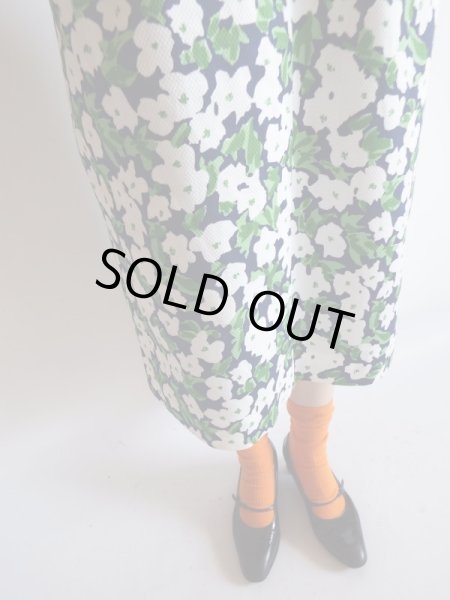 画像9: スカラップ襟の白花模様に夢中 (9)