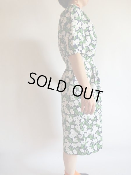 画像6: スカラップ襟の白花模様に夢中 (6)