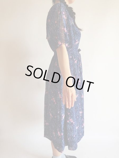 画像4: 未使用*フレアースリーブの濃紺花柄ワンピ【送料無料】 (4)