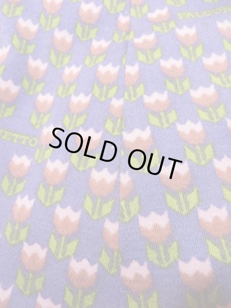 後スカート右サイドに小さな穴開きあり