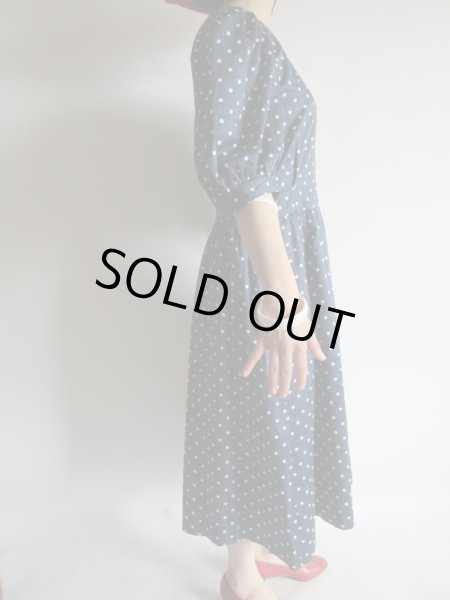 画像5: 上品ネイビーに水玉のパフスリーブワンピ【送料無料】 (5)
