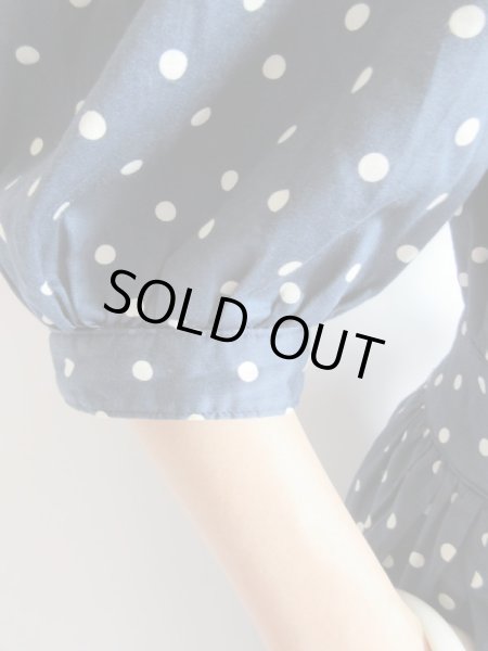 画像7: 上品ネイビーに水玉のパフスリーブワンピ【送料無料】 (7)