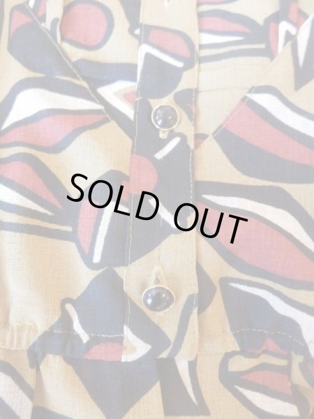 ボタンライン状に縦糸ツリあり