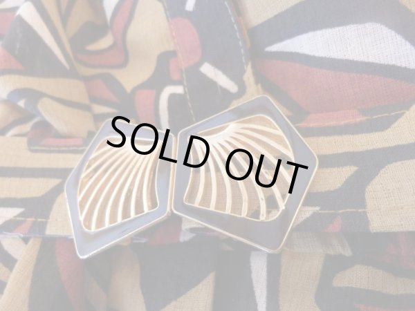 ベルトバックルに黒ずみあり