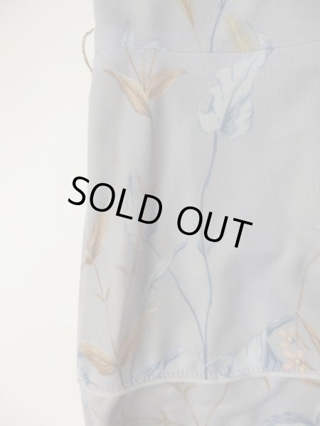 スカート部分に薄シミあり