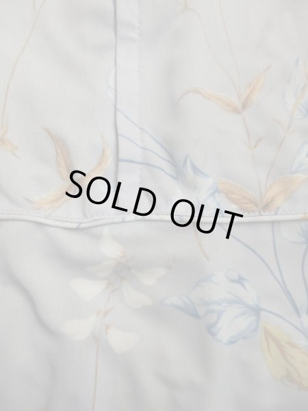 後ファスナー付近に薄シミあり