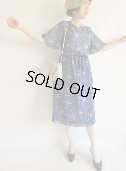 画像2: 未使用*フレアースリーブの濃紺花柄ワンピ【送料無料】 (2)