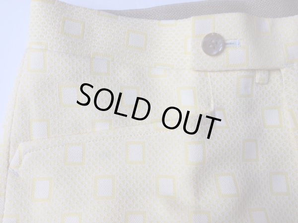 前身ポケット辺りにうっすら変色あり