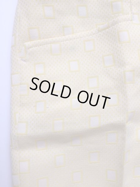 前右ポケットにひっかかりあり