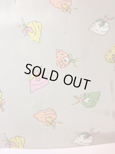 前身裾上にうっすらシミあり