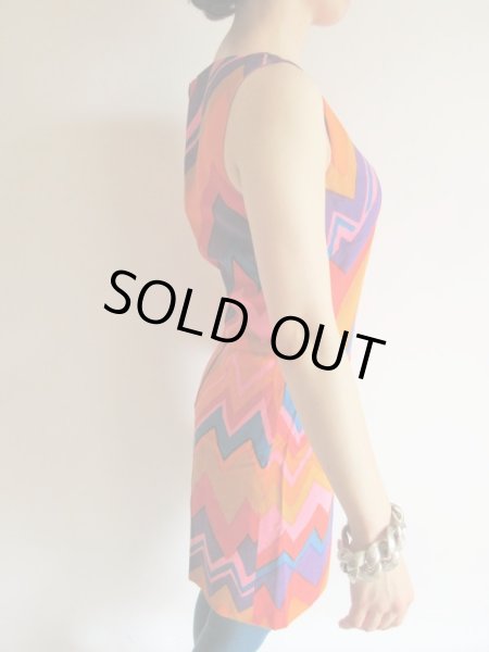 画像4: 60’s風ギザギザ模様のノースリワンピ【送料無料】 (4)