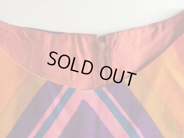 襟ぐり少し白っぽくなっています