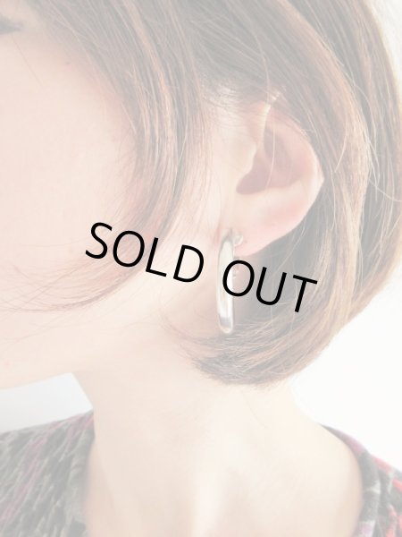 こちらは色違いのシルバーです。サイズは全く同じでこんな感じのイメージです。