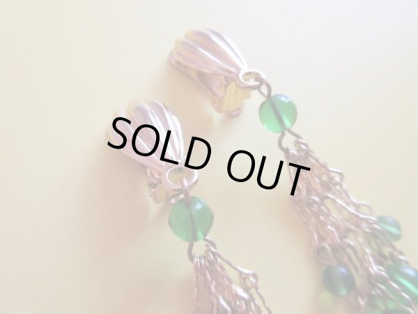 画像4: 【繊細さと遊び心と*】グリーンビーズの揺れイヤリング (4)