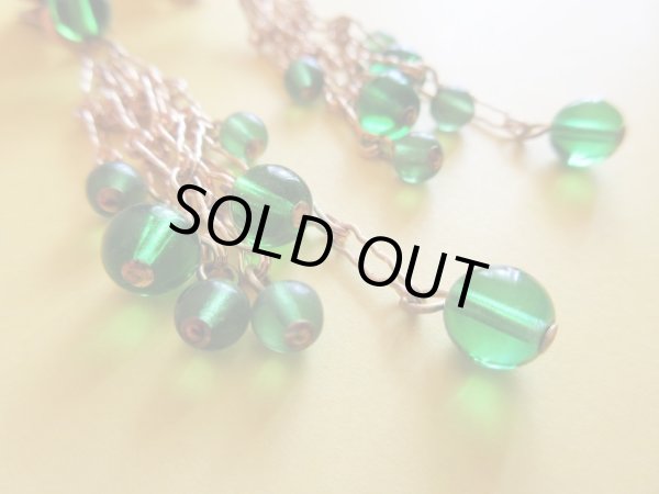 画像3: 【繊細さと遊び心と*】グリーンビーズの揺れイヤリング (3)