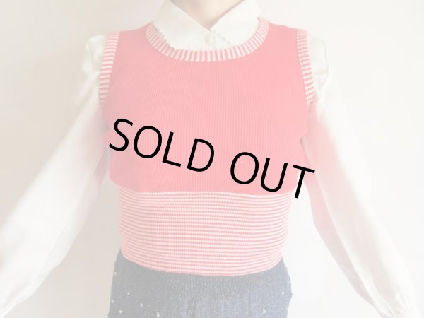 画像9: 鮮やかな赤で目を引く (9)