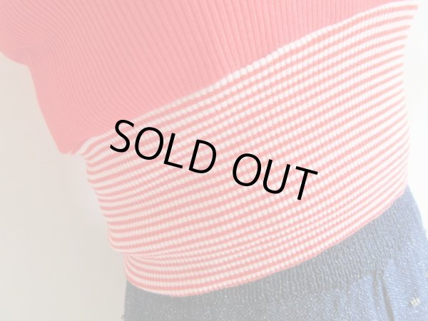 画像13: 鮮やかな赤で目を引く (13)