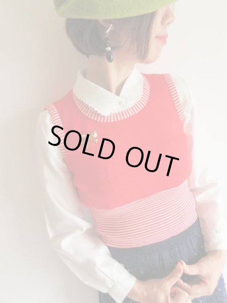 画像8: 鮮やかな赤で目を引く (8)