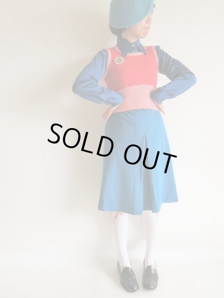 画像6: 鮮やかな赤で目を引く (6)