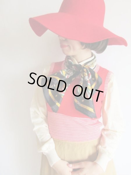 画像4: 鮮やかな赤で目を引く (4)